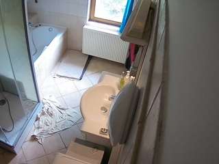 voyeurcam-julmodels-bath-2nd-2's Info Image