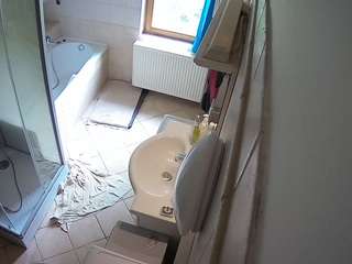 voyeurcam-julmodels-bath-2nd-2 Thumb Image