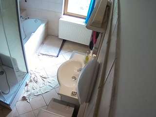voyeurcam-julmodels-bath-2nd-2 Thumb Image