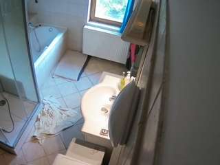voyeurcam-julmodels-bath-2nd-2