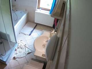 voyeurcam-julmodels-bath-2nd-2 Live Webcam on CamSoda