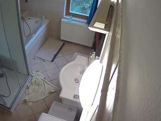 voyeurcam-julmodels-bath-2nd-2