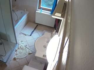 voyeurcam-julmodels-bath-2nd-2