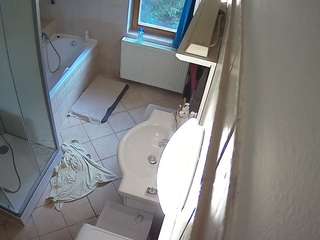 voyeurcam-julmodels-bath-2nd-2