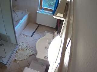 voyeurcam-julmodels-bath-2nd-2