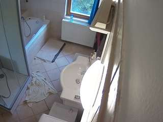 voyeurcam-julmodels-bath-2nd-2