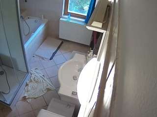 voyeurcam-julmodels-bath-2nd-2