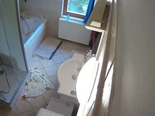 voyeurcam-julmodels-bath-2nd-2