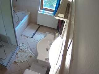 voyeurcam-julmodels-bath-2nd-2