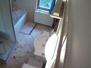 voyeurcam-julmodels-bath-2nd-2
