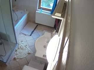 voyeurcam-julmodels-bath-2nd-2