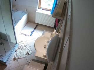 voyeurcam-julmodels-bath-2nd-2