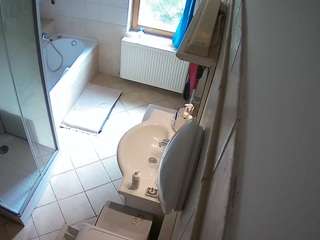 voyeurcam-julmodels-bath-2nd-2
