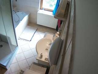 voyeurcam-julmodels-bath-2nd-2