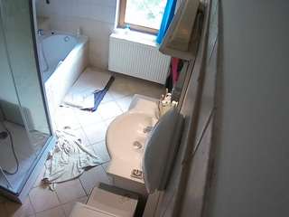 voyeurcam-julmodels-bath-2nd-2