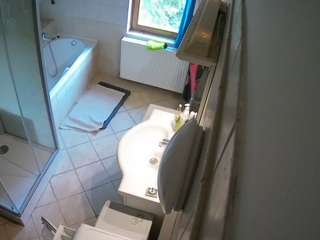 voyeurcam-julmodels-bath-2nd-2
