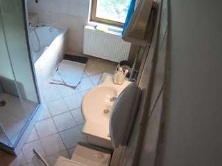 voyeurcam-julmodels-bath-2nd-2