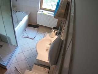 voyeurcam-julmodels-bath-2nd-2