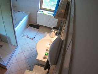 voyeurcam-julmodels-bath-2nd-2