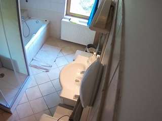 voyeurcam-julmodels-bath-2nd-2