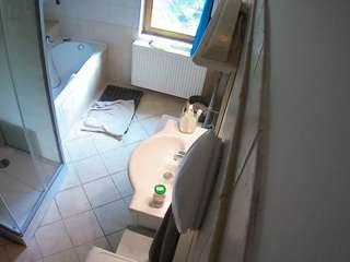 voyeurcam-julmodels-bath-2nd-2