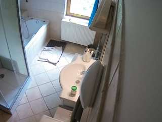 voyeurcam-julmodels-bath-2nd-2