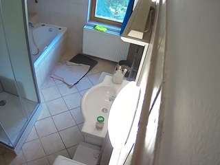 voyeurcam-julmodels-bath-2nd-2