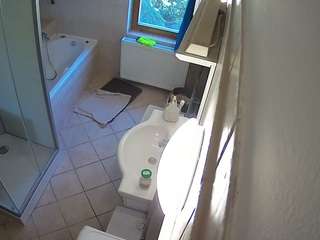 voyeurcam-julmodels-bath-2nd-2