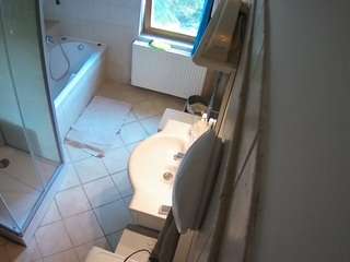 voyeurcam-julmodels-bath-2nd-2