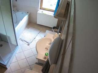 voyeurcam-julmodels-bath-2nd-2