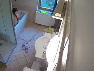 voyeurcam-julmodels-bath-2nd-2