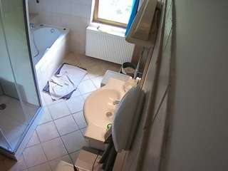 voyeurcam-julmodels-bath-2nd-2