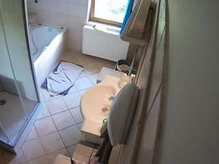 voyeurcam-julmodels-bath-2nd-2