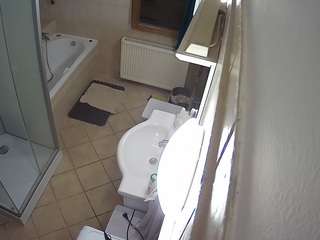 voyeurcam-julmodels-bath-2nd-2