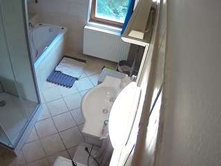voyeurcam-julmodels-bath-2nd-2