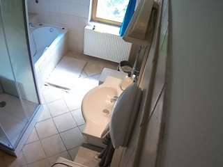 voyeurcam-julmodels-bath-2nd-2