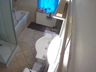 voyeurcam-julmodels-bath-2nd-2
