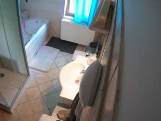 voyeurcam-julmodels-bath-2nd-2