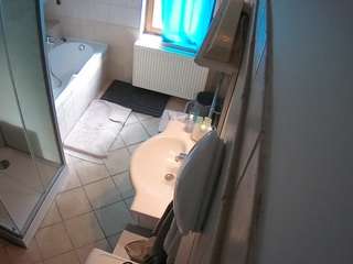 voyeurcam-julmodels-bath-2nd-2