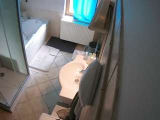 voyeurcam-julmodels-bath-2nd-2