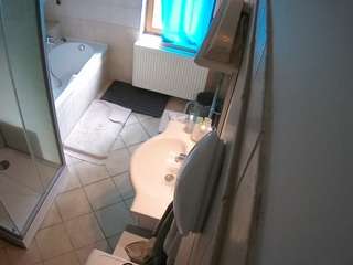 voyeurcam-julmodels-bath-2nd-2