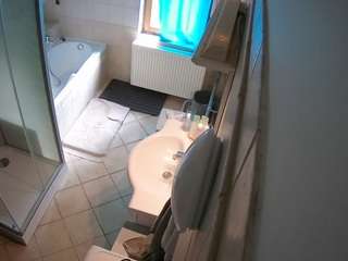 voyeurcam-julmodels-bath-2nd-2