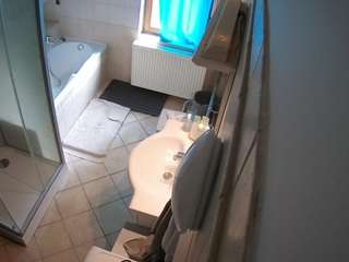 voyeurcam-julmodels-bath-2nd-2
