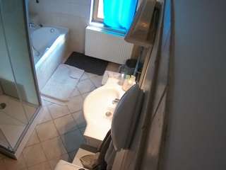 voyeurcam-julmodels-bath-2nd-2 Thumb Image