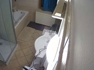 voyeurcam-julmodels-bath-2nd-2 Thumb Image
