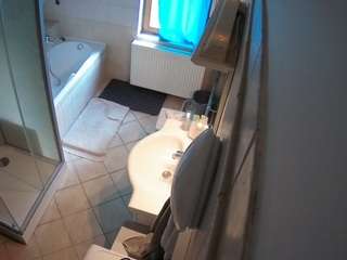 voyeurcam-julmodels-bath-2nd-2's Info Image