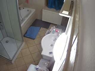 voyeurcam-julmodels-bath-2nd-2