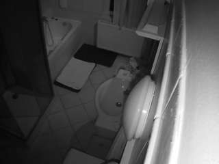 voyeurcam-julmodels-bath-2nd-2