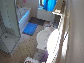 voyeurcam-julmodels-bath-2nd-2 Live Webcam on CamSoda