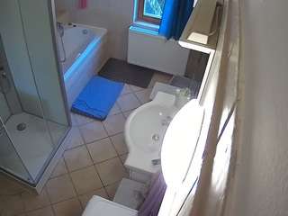 voyeurcam-julmodels-bath-2nd-2